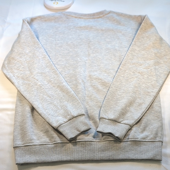 BLUEY Gray Merry Christmas Crewneck Sweat SHIRT...... AMAZING!!! - Picture 8 of 11